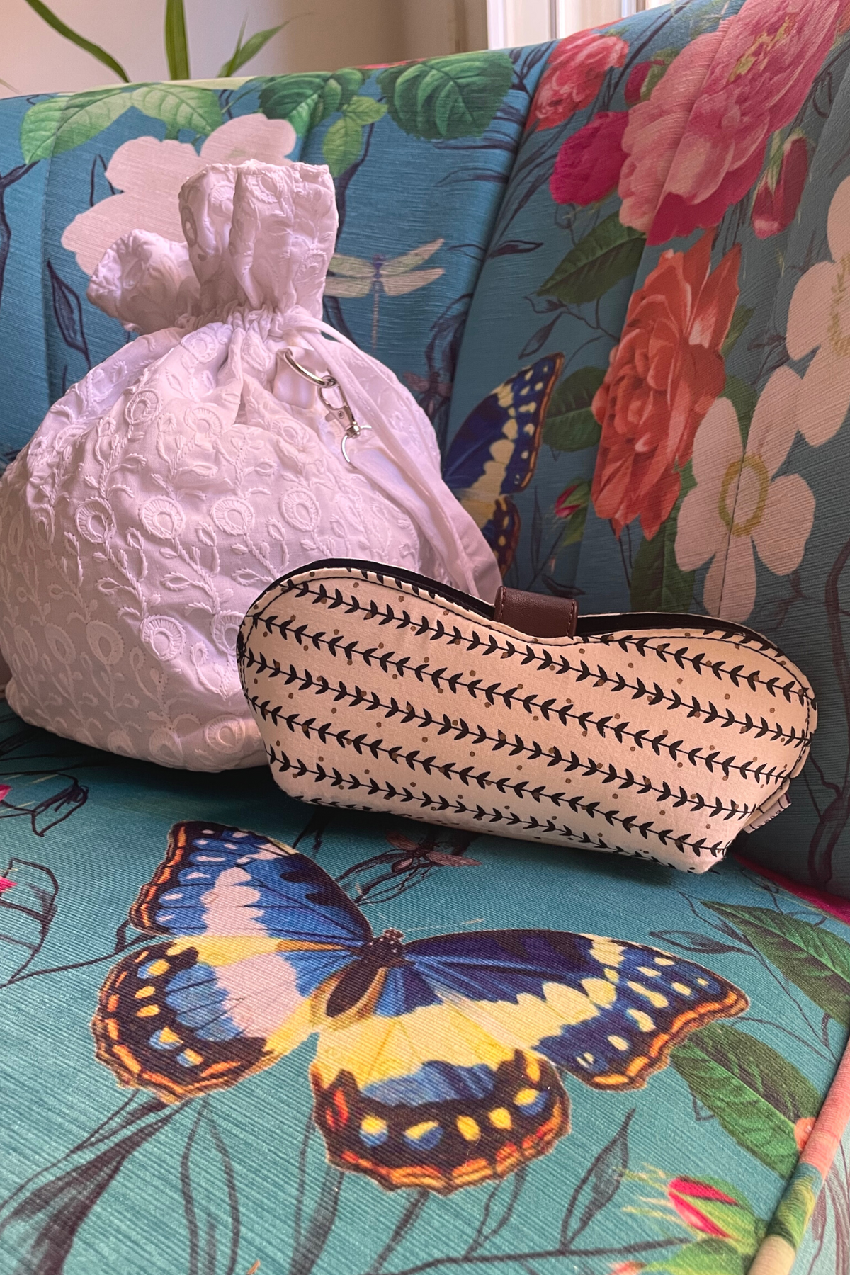 Leaf Black Sunglass Cases